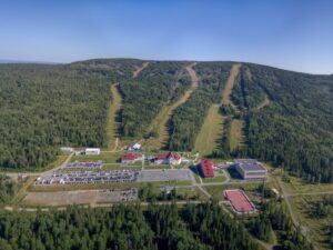 Горнолыжный комплекс Гора Белая летом — вид сверху